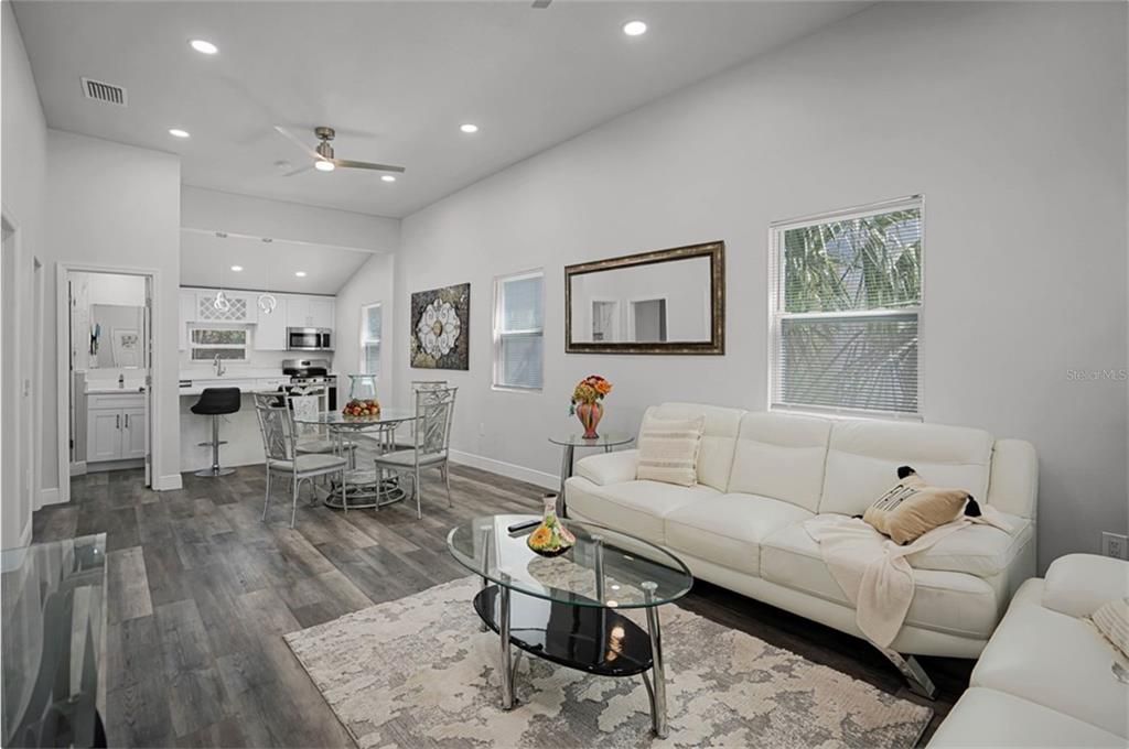 For Sale: $379,990 (3 beds, 2 baths, 1152 Square Feet)