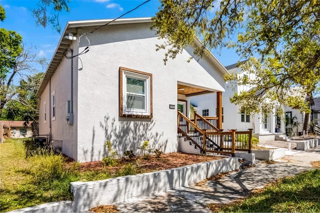 For Sale: $379,990 (3 beds, 2 baths, 1152 Square Feet)