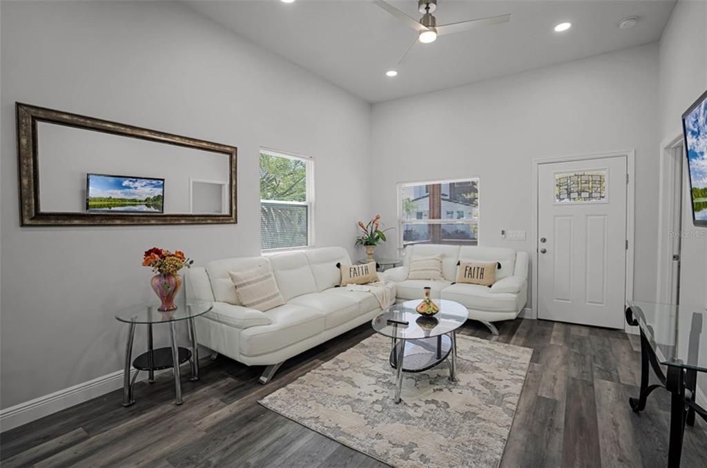 For Sale: $379,990 (3 beds, 2 baths, 1152 Square Feet)