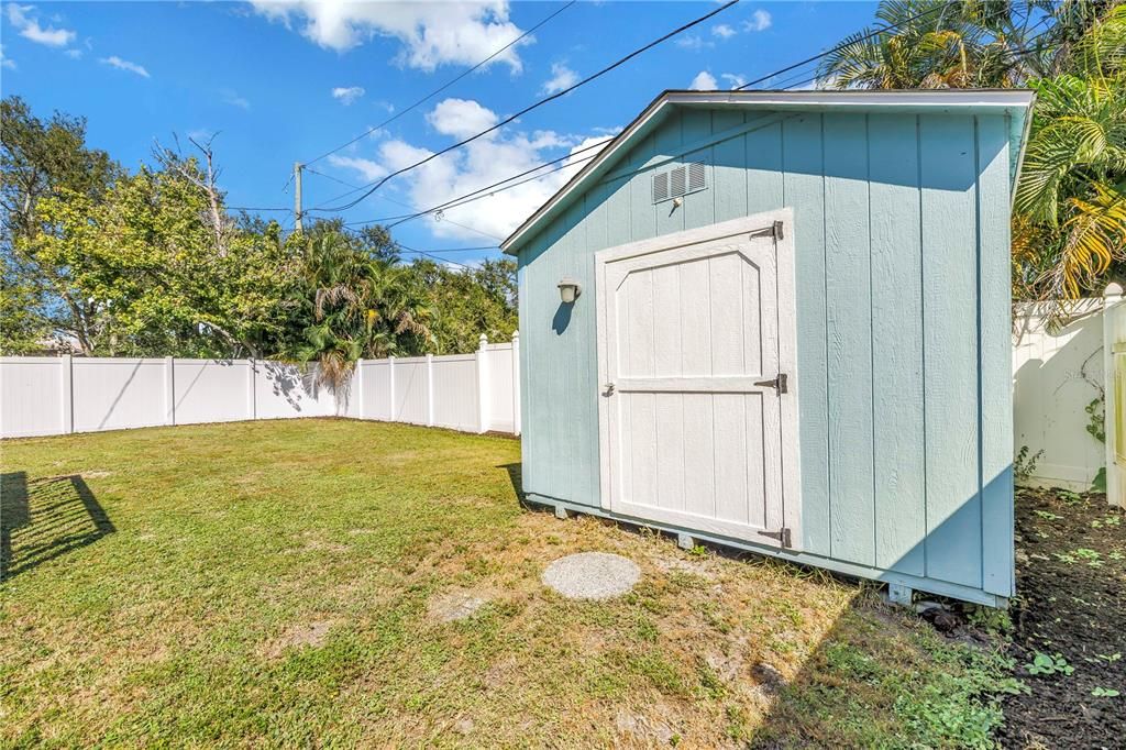 На продажу: $287,500 (2 спален, 1 ванн, 920 Квадратных фут)