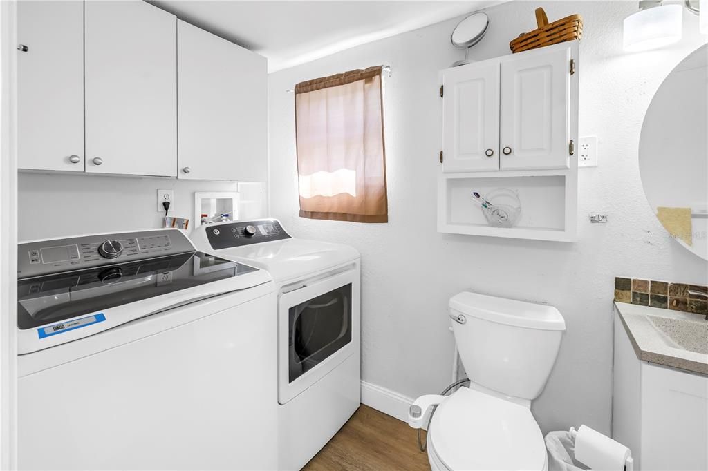 На продажу: $287,500 (2 спален, 1 ванн, 920 Квадратных фут)