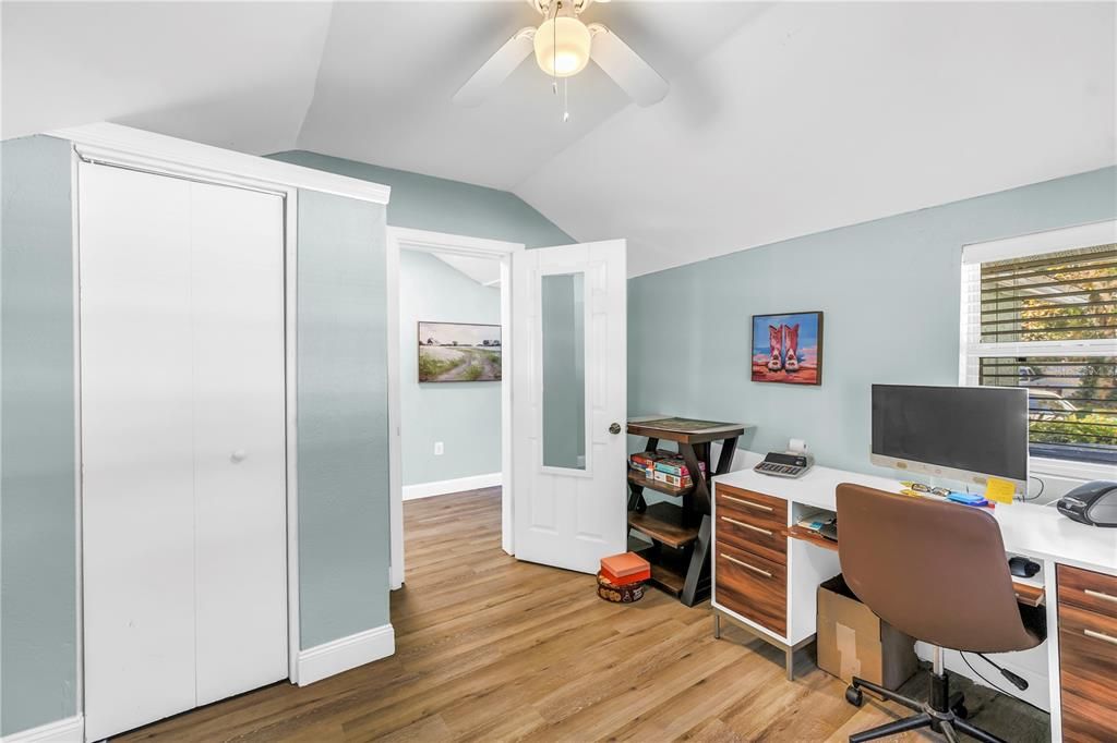 На продажу: $287,500 (2 спален, 1 ванн, 920 Квадратных фут)