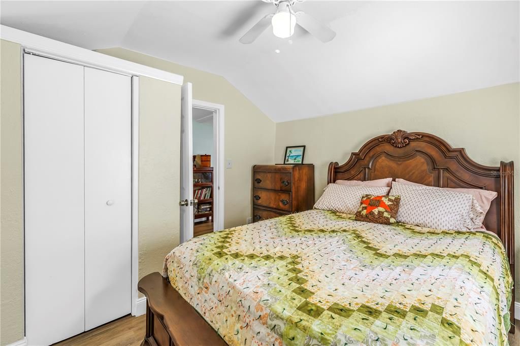 На продажу: $287,500 (2 спален, 1 ванн, 920 Квадратных фут)