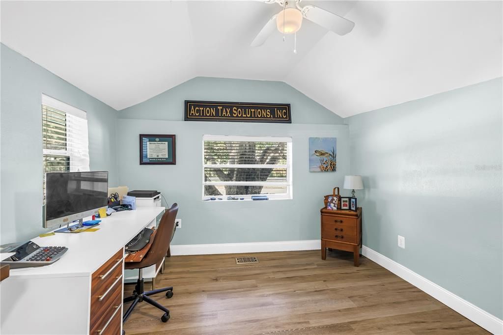 На продажу: $287,500 (2 спален, 1 ванн, 920 Квадратных фут)