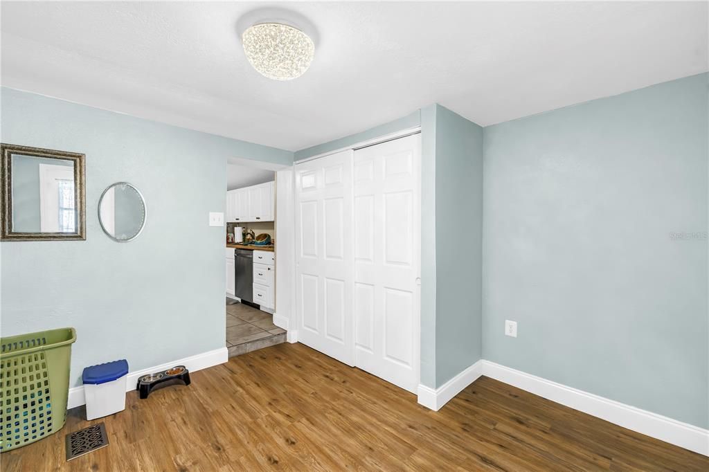 На продажу: $287,500 (2 спален, 1 ванн, 920 Квадратных фут)