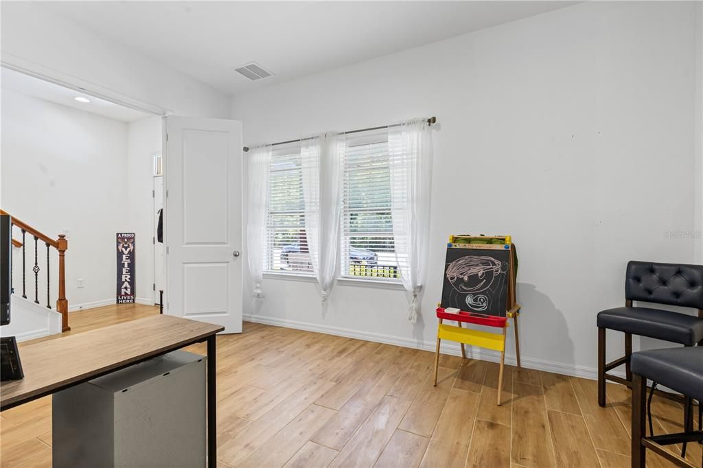 For Rent: $2,200 (3 beds, 2 baths, 1946 Square Feet)