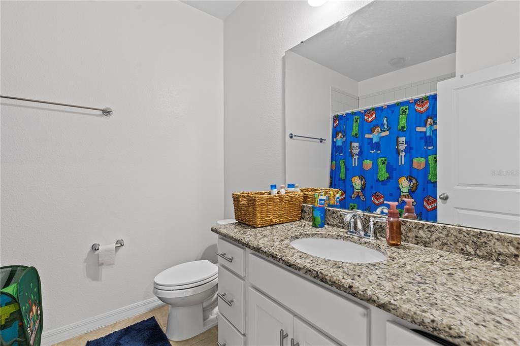 For Rent: $2,200 (3 beds, 2 baths, 1946 Square Feet)