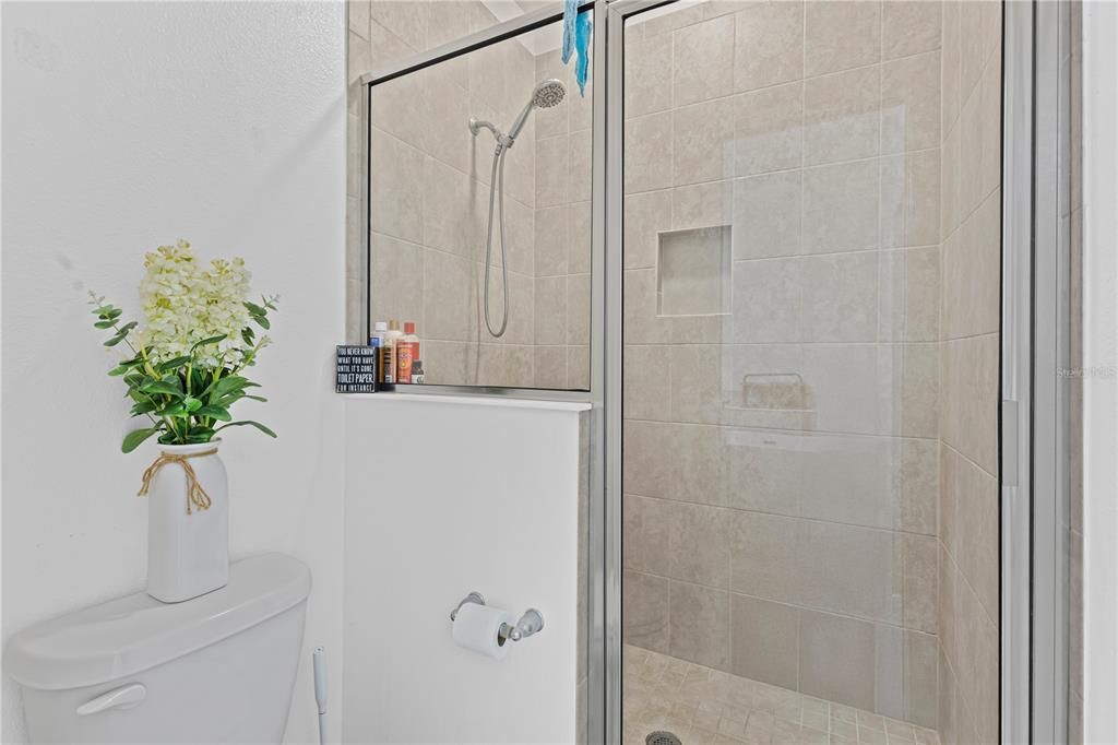 For Rent: $2,200 (3 beds, 2 baths, 1946 Square Feet)