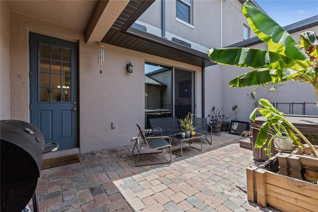 For Rent: $2,200 (3 beds, 2 baths, 1946 Square Feet)