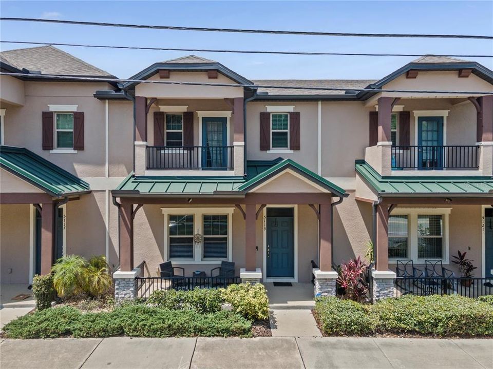 For Rent: $2,200 (3 beds, 2 baths, 1946 Square Feet)