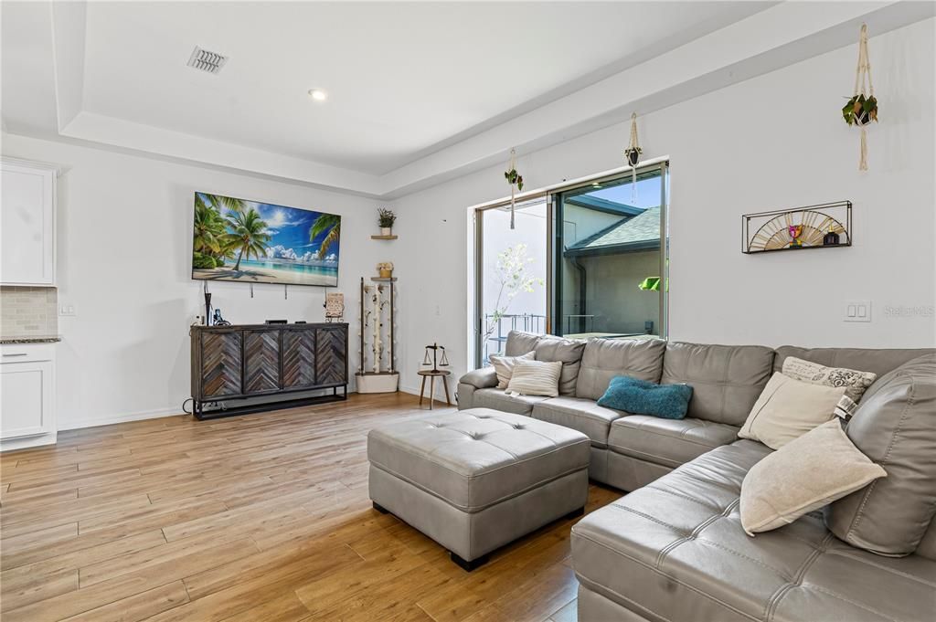 For Rent: $2,200 (3 beds, 2 baths, 1946 Square Feet)