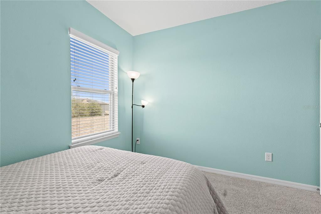 For Rent: $2,200 (3 beds, 2 baths, 1946 Square Feet)