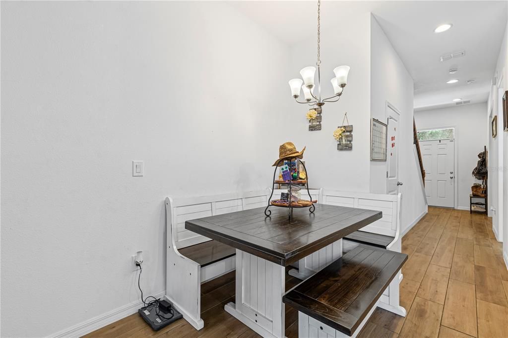 For Rent: $2,200 (3 beds, 2 baths, 1946 Square Feet)