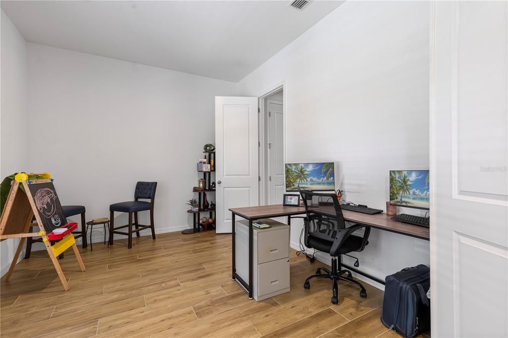 For Rent: $2,200 (3 beds, 2 baths, 1946 Square Feet)