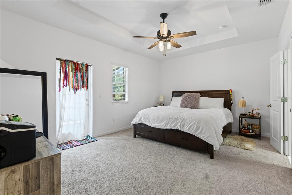 For Rent: $2,200 (3 beds, 2 baths, 1946 Square Feet)