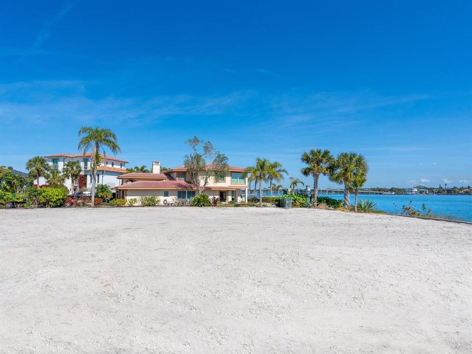 En Venta: $4,675,000 (0.26 acres)