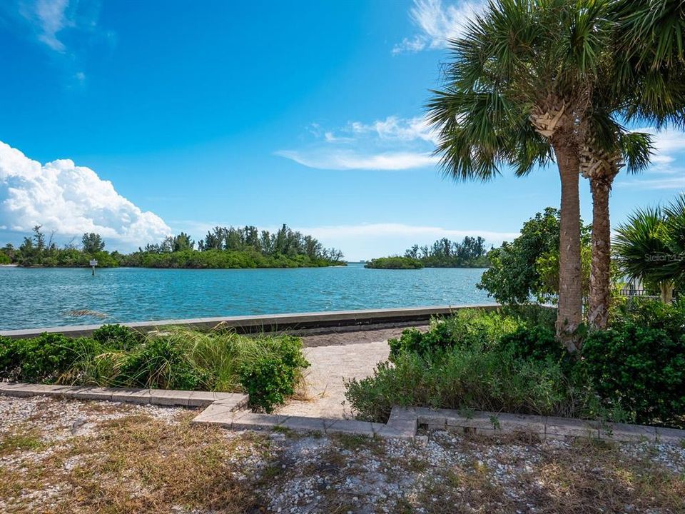 En Venta: $4,675,000 (0.26 acres)