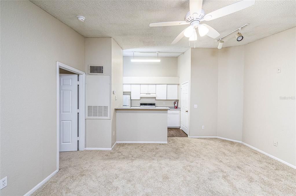 Active With Contract: $140,000 (2 beds, 2 baths, 874 Square Feet)