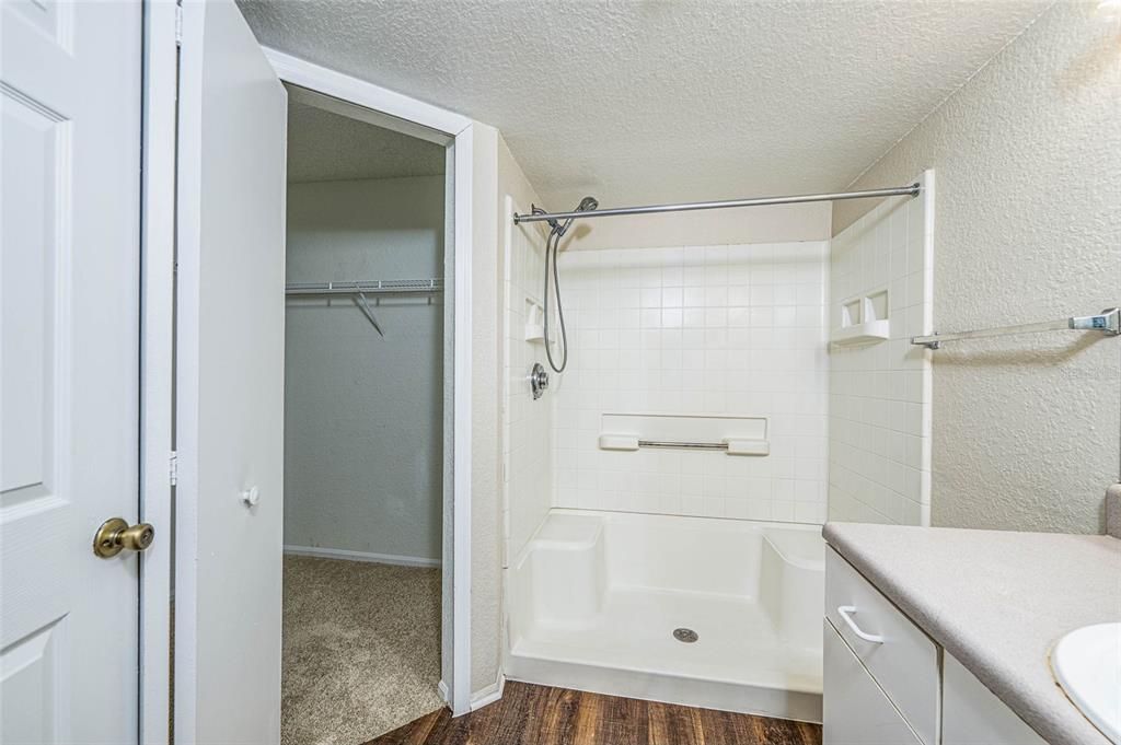 Active With Contract: $140,000 (2 beds, 2 baths, 874 Square Feet)