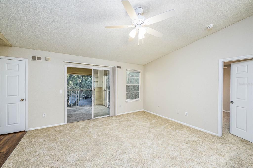 Active With Contract: $140,000 (2 beds, 2 baths, 874 Square Feet)