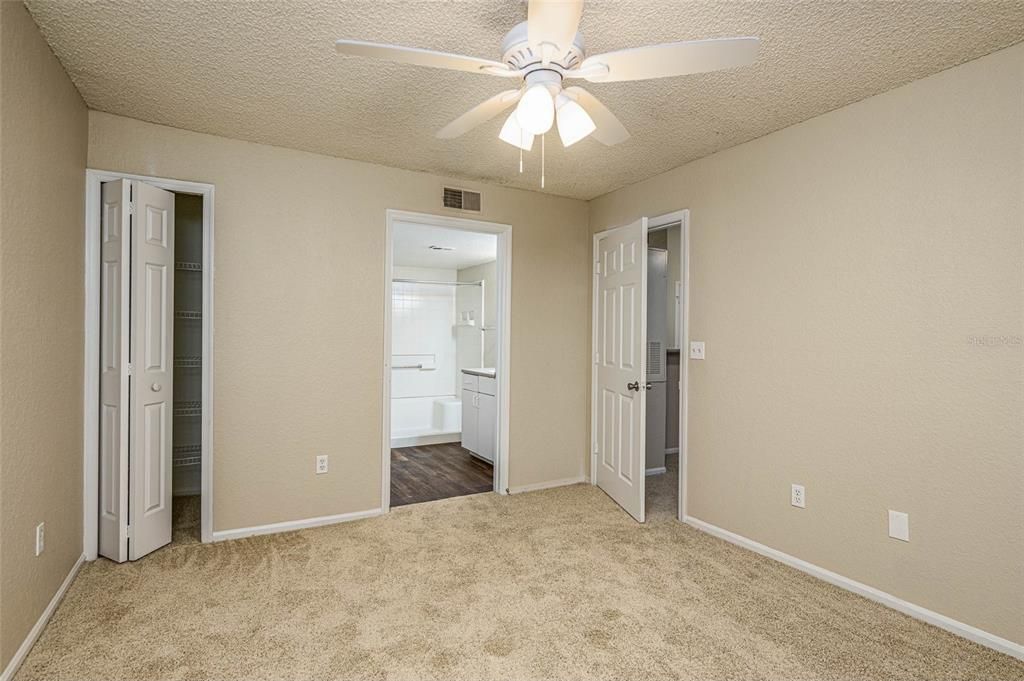 Active With Contract: $140,000 (2 beds, 2 baths, 874 Square Feet)