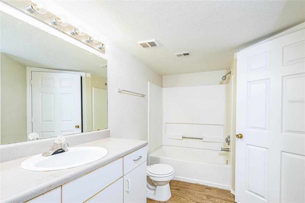 Active With Contract: $140,000 (2 beds, 2 baths, 874 Square Feet)