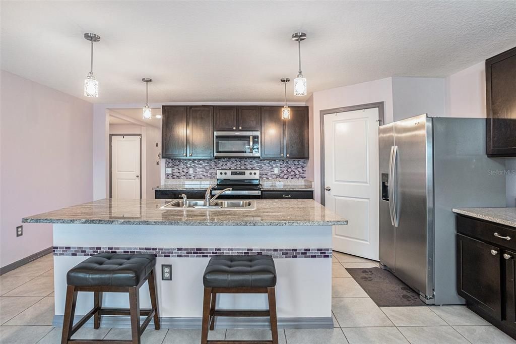 En Venta: $325,000 (4 camas, 2 baños, 1846 Pies cuadrados)