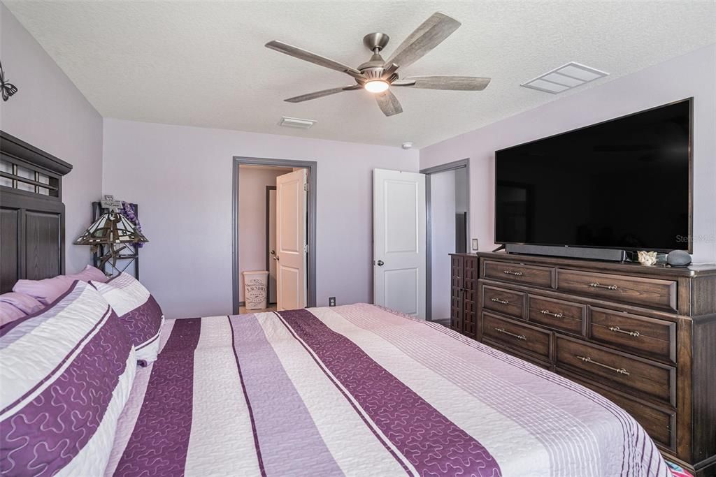 En Venta: $325,000 (4 camas, 2 baños, 1846 Pies cuadrados)