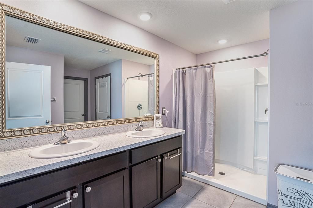 En Venta: $325,000 (4 camas, 2 baños, 1846 Pies cuadrados)