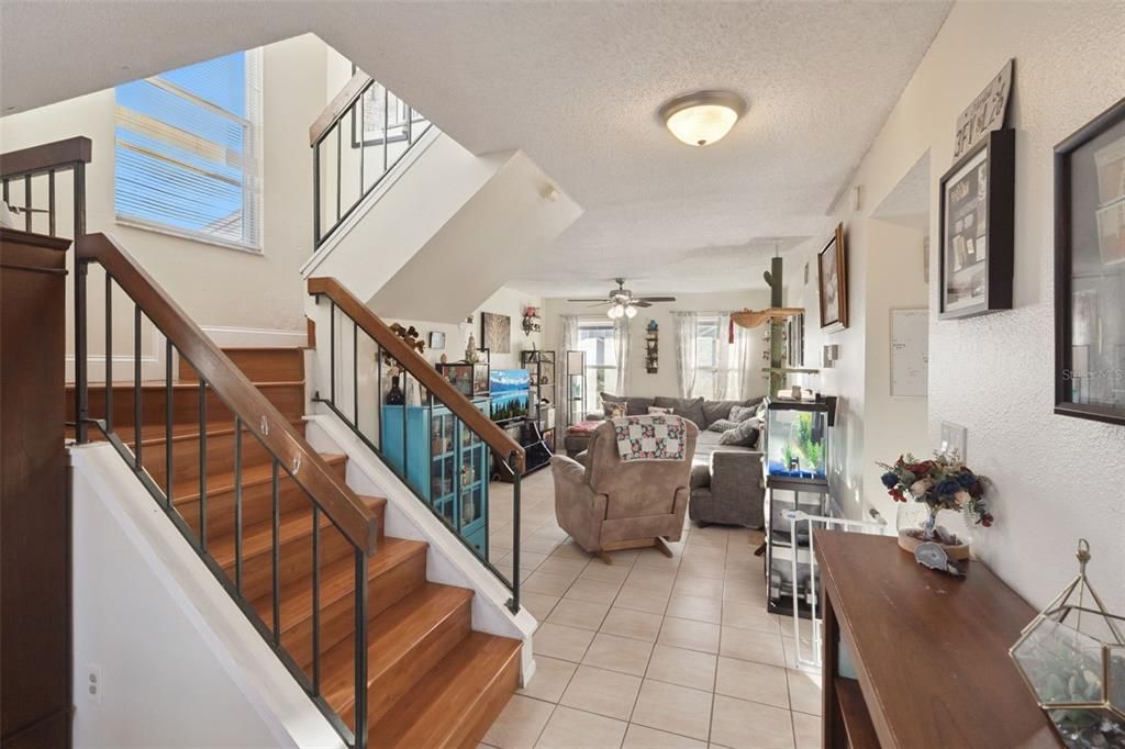 En Venta: $310,000 (3 camas, 3 baños, 1393 Pies cuadrados)