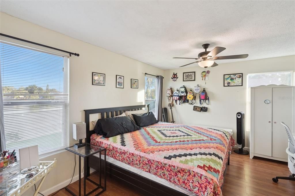 En Venta: $310,000 (3 camas, 3 baños, 1393 Pies cuadrados)