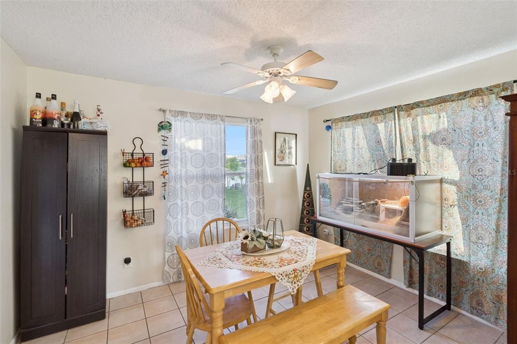 En Venta: $310,000 (3 camas, 3 baños, 1393 Pies cuadrados)