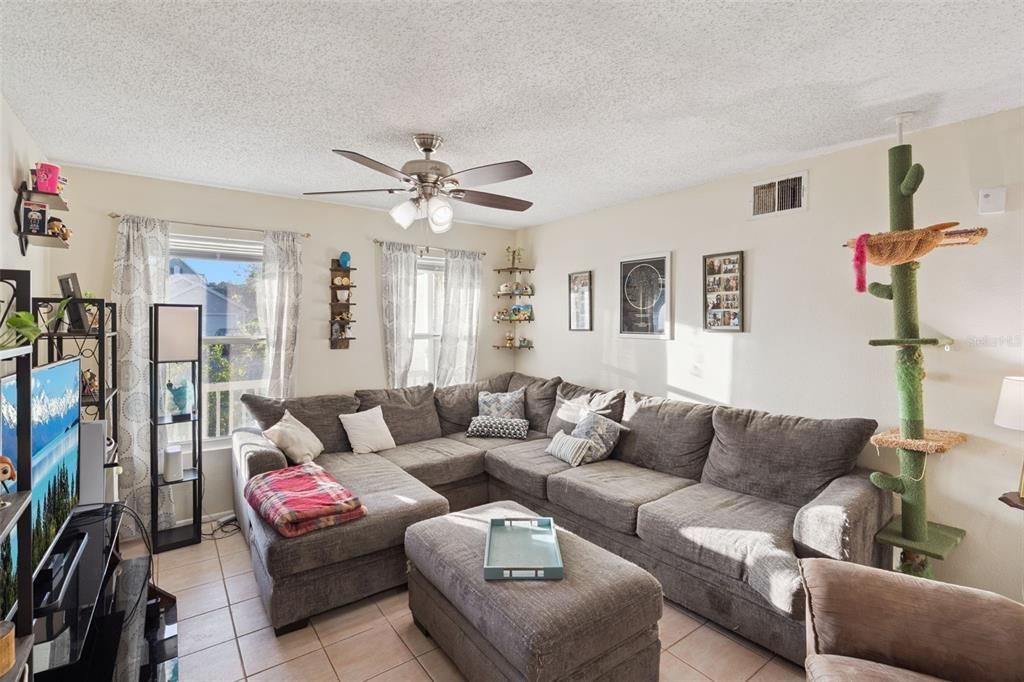 En Venta: $310,000 (3 camas, 3 baños, 1393 Pies cuadrados)