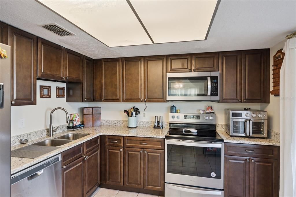 En Venta: $310,000 (3 camas, 3 baños, 1393 Pies cuadrados)