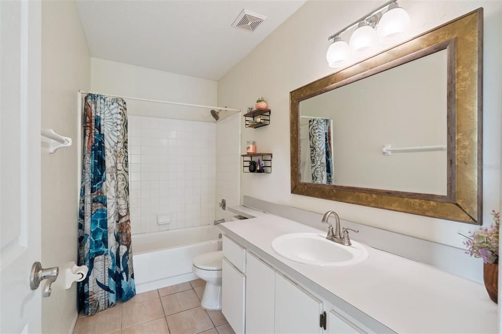 En Venta: $310,000 (3 camas, 3 baños, 1393 Pies cuadrados)