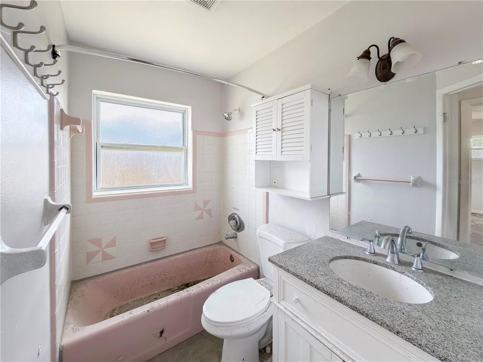 合同活跃: $329,900 (3 贝兹, 0 浴室, 1399 平方英尺)