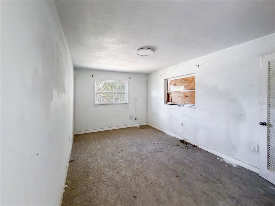 合同活跃: $329,900 (3 贝兹, 0 浴室, 1399 平方英尺)