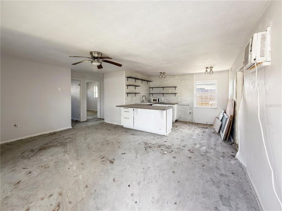 合同活跃: $329,900 (3 贝兹, 0 浴室, 1399 平方英尺)