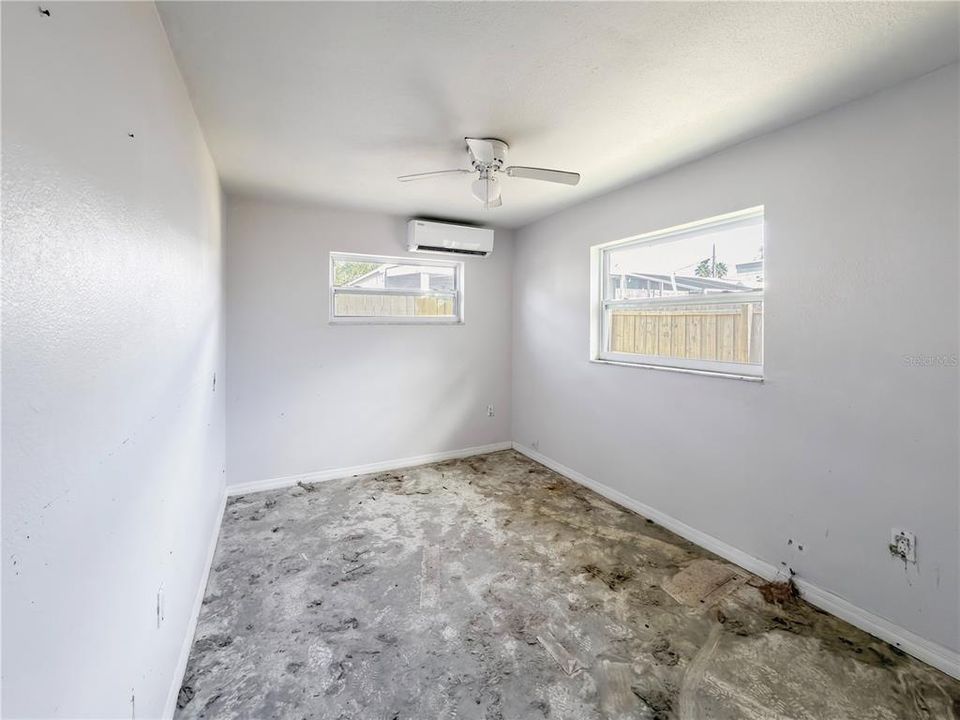 合同活跃: $329,900 (3 贝兹, 0 浴室, 1399 平方英尺)