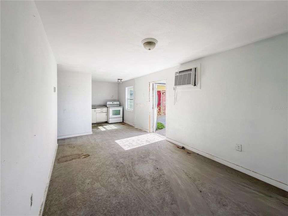 合同活跃: $329,900 (3 贝兹, 0 浴室, 1399 平方英尺)