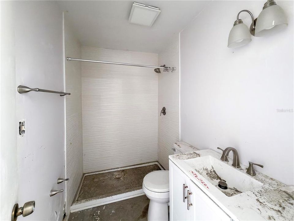 合同活跃: $329,900 (3 贝兹, 0 浴室, 1399 平方英尺)