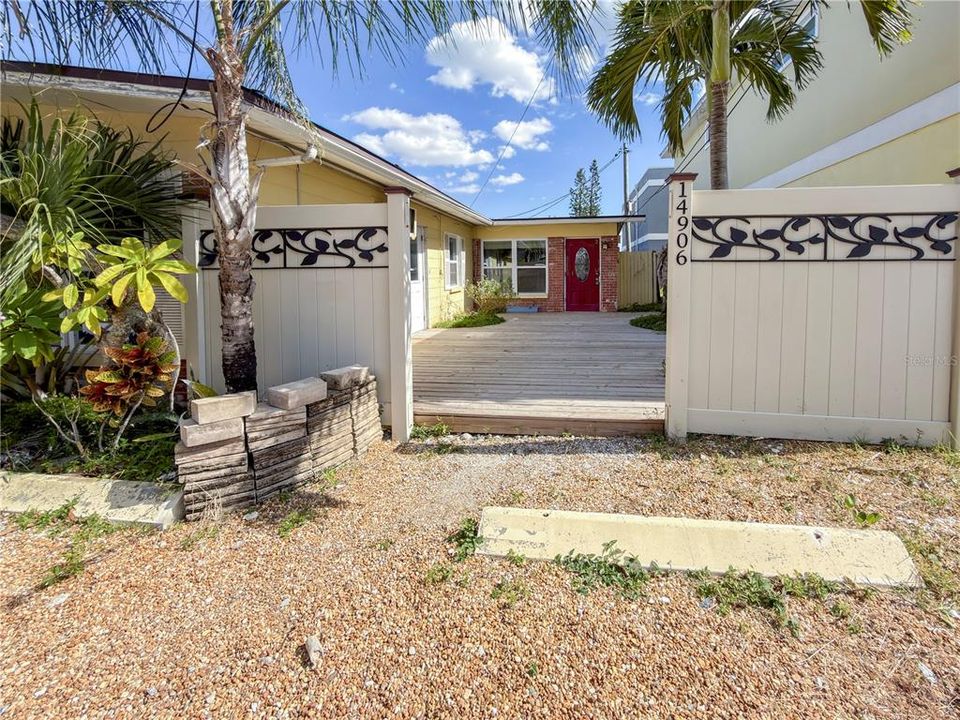 合同活跃: $329,900 (3 贝兹, 0 浴室, 1399 平方英尺)