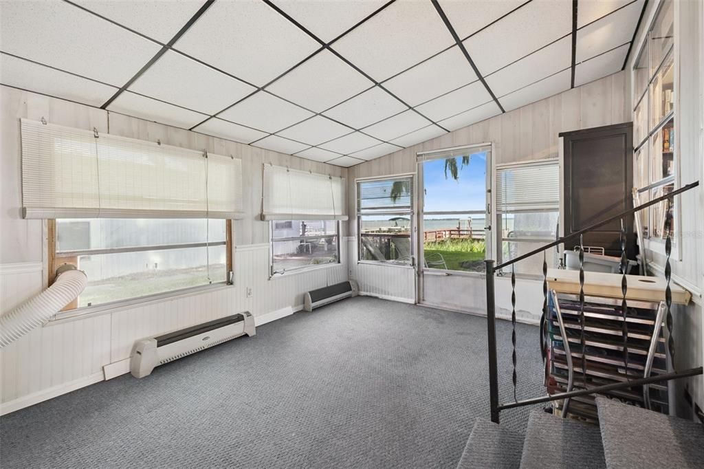 合同活跃: $225,000 (2 贝兹, 2 浴室, 1044 平方英尺)