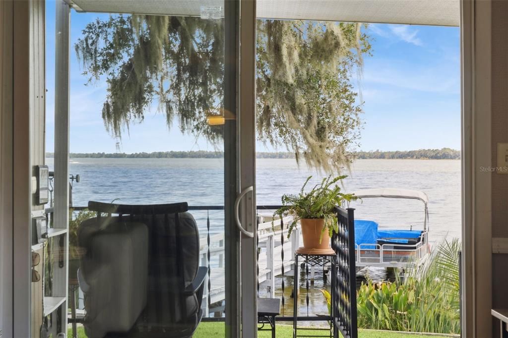 合同活跃: $225,000 (2 贝兹, 2 浴室, 1044 平方英尺)