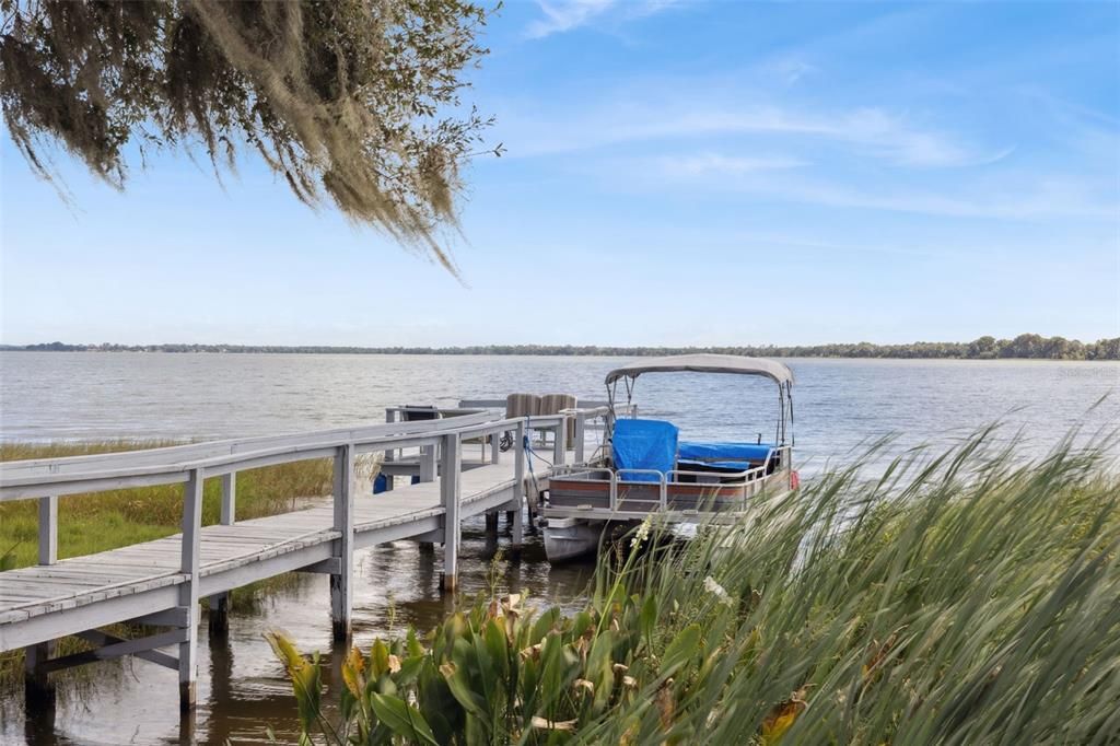 合同活跃: $225,000 (2 贝兹, 2 浴室, 1044 平方英尺)