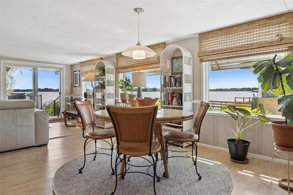 合同活跃: $225,000 (2 贝兹, 2 浴室, 1044 平方英尺)