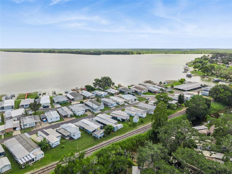 合同活跃: $225,000 (2 贝兹, 2 浴室, 1044 平方英尺)