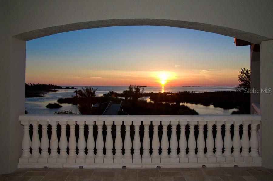 For Rent: $50,000 (5 beds, 5 baths, 8952 Square Feet)