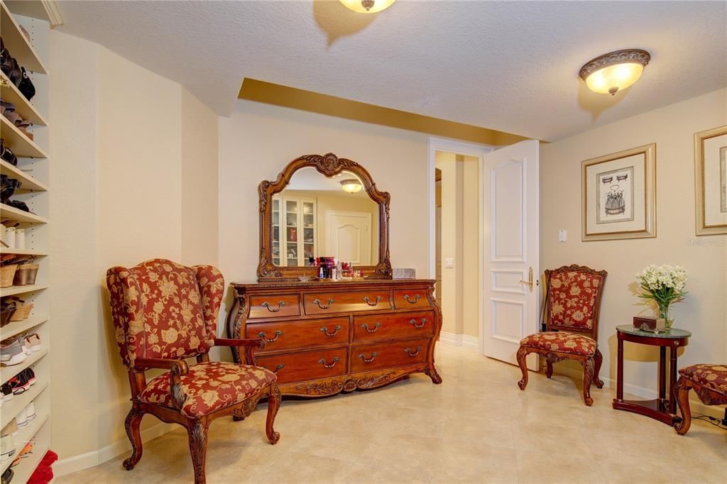 For Rent: $50,000 (5 beds, 5 baths, 8952 Square Feet)