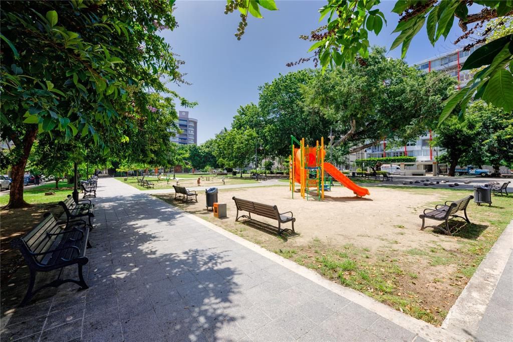 Active With Contract: $1,995,000 (4 beds, 3 baths, 2420 Square Feet)